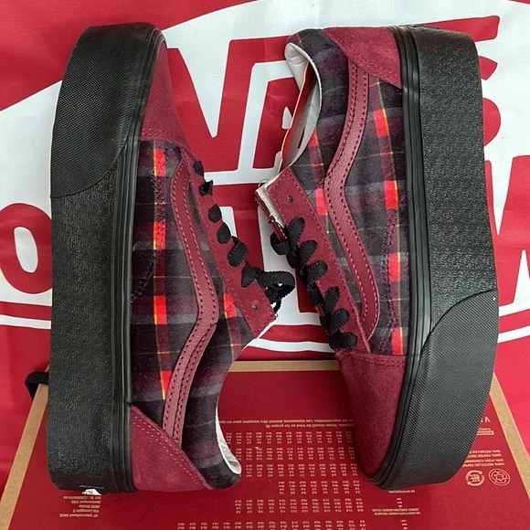 Vans Old Skool Stac
Velvet Plaid Port/Black
VNOA7Q5M02Y
WMNS Platforms - sneaker - Picture 12 of 16